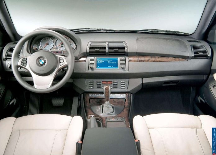 2004 BMW X5 4.8is - фотография 21 из 29