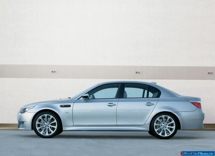 2005 BMW 5-series M Sedan - фотография 29 из 68 2005 BMW 5-series M Sedan - фотография 29 из 68