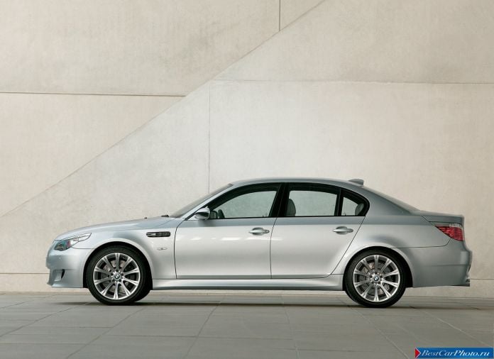 2005 BMW 5-series M Sedan - фотография 30 из 68 2005 BMW 5-series M Sedan - фотография 30 из 68