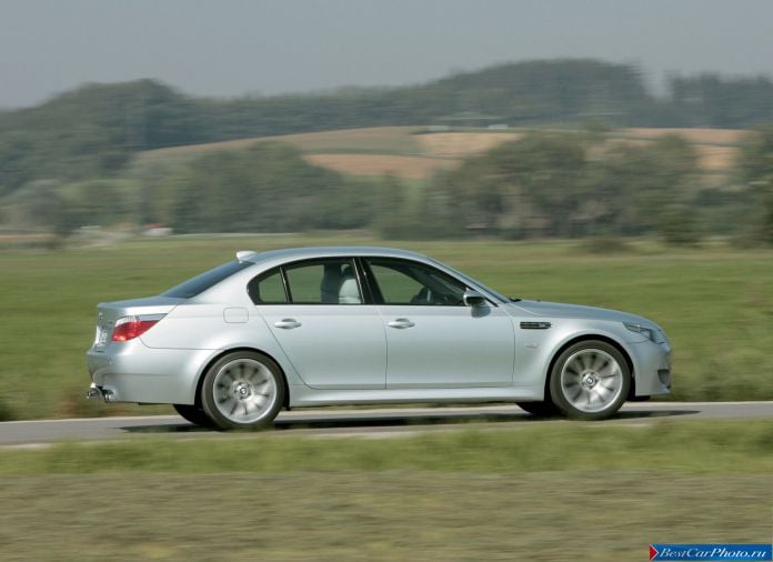 2005 BMW 5-series M Sedan - фотография 32 из 68 2005 BMW 5-series M Sedan - фотография 32 из 68