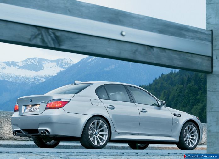 2005 BMW 5-series M Sedan - фотография 33 из 68 2005 BMW 5-series M Sedan - фотография 33 из 68