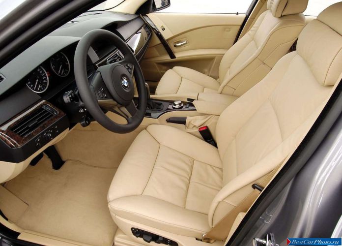 2005 BMW 530d Touring - фотография 22 из 39