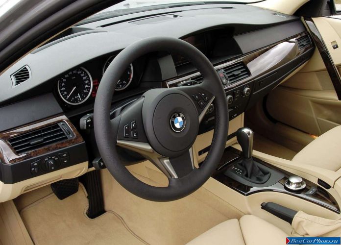 2005 BMW 530d Touring - фотография 24 из 39 2005 BMW 530d Touring - фотография 24 из 39