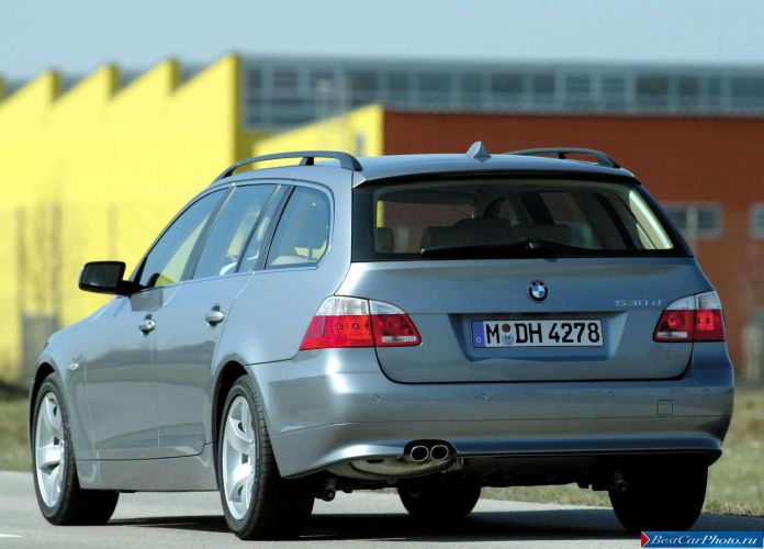 2005 BMW 530d Touring - фотография 32 из 39
