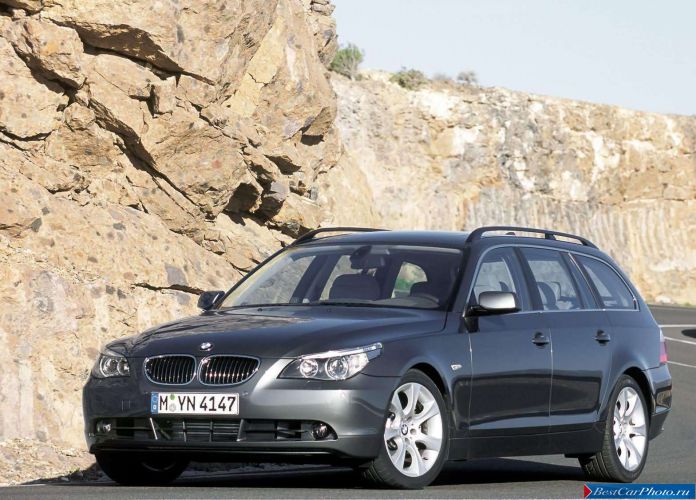 2005 BMW 545i Touring - фотография 1 из 51