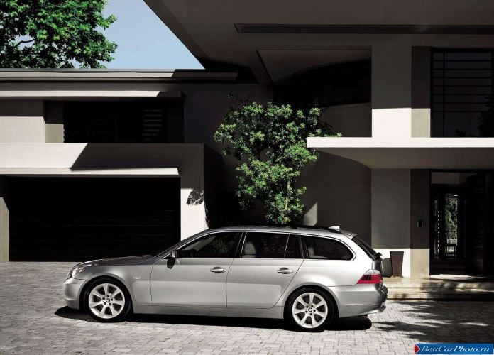 2005 BMW 545i Touring - фотография 11 из 51