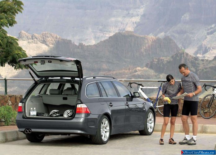 2005 BMW 545i Touring - фотография 21 из 51
