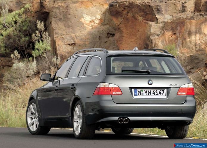 2005 BMW 545i Touring - фотография 23 из 51