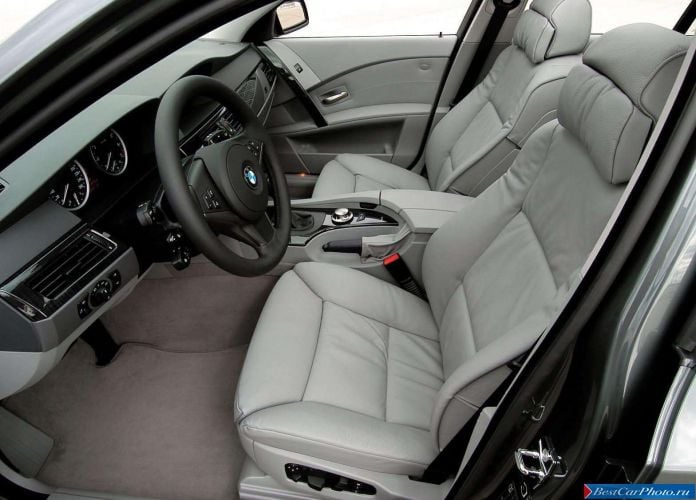 2005 BMW 545i Touring - фотография 24 из 51