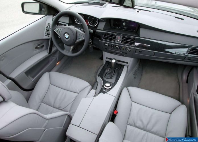 2005 BMW 545i Touring - фотография 25 из 51