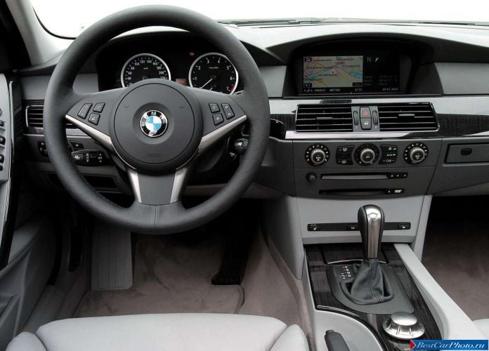 2005 BMW 545i Touring - фотография 28 из 51 2005 BMW 545i Touring - фотография 28 из 51