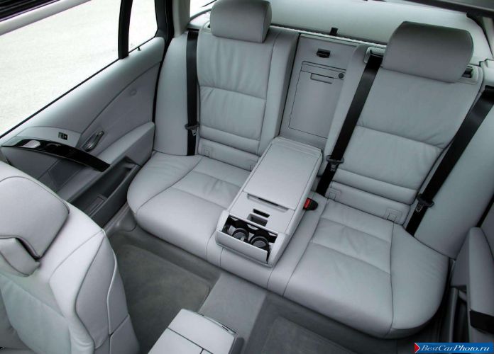 2005 BMW 545i Touring - фотография 30 из 51