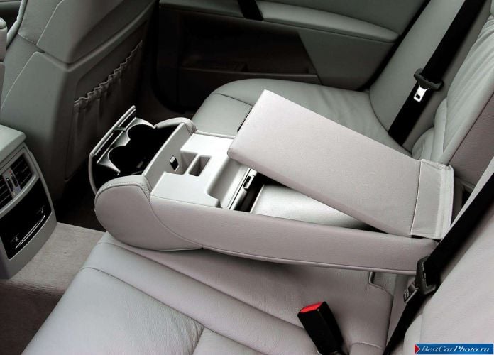 2005 BMW 545i Touring - фотография 33 из 51