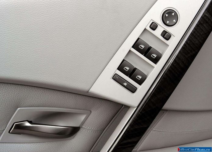 2005 BMW 545i Touring - фотография 34 из 51