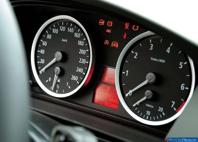 2005 BMW 545i Touring - фотография 35 из 51