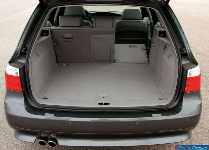 2005 BMW 545i Touring - фотография 46 из 51