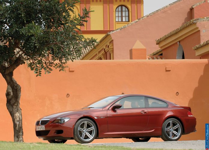 2005 BMW 6-series M Coupe - фотография 3 из 88