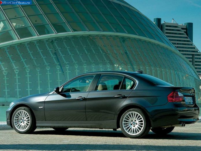 2006 BMW 330i Sedan - фотография 14 из 28