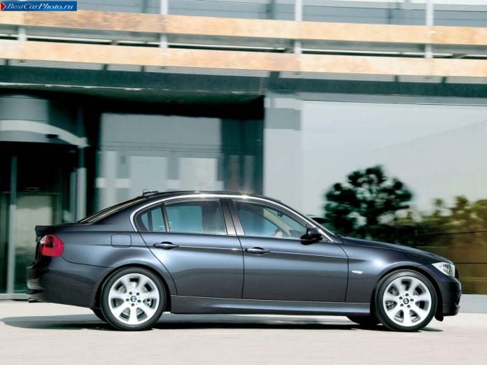 2006 BMW 330i Sedan - фотография 18 из 28
