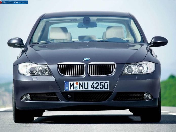 2006 BMW 330i Sedan - фотография 23 из 28