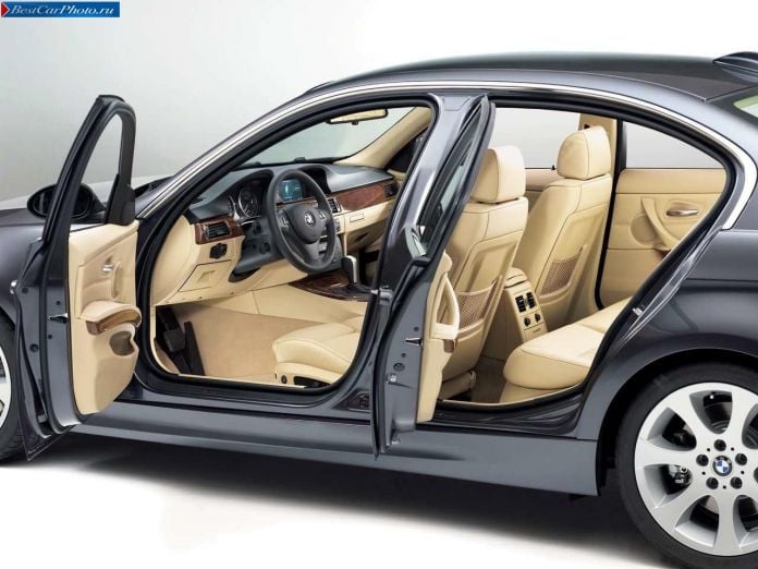 2006 BMW 330i Sedan - фотография 28 из 28 2006 BMW 330i Sedan - фотография 28 из 28