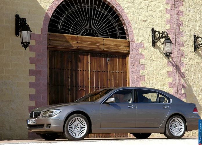 2006 BMW 750Li - фотография 1 из 40