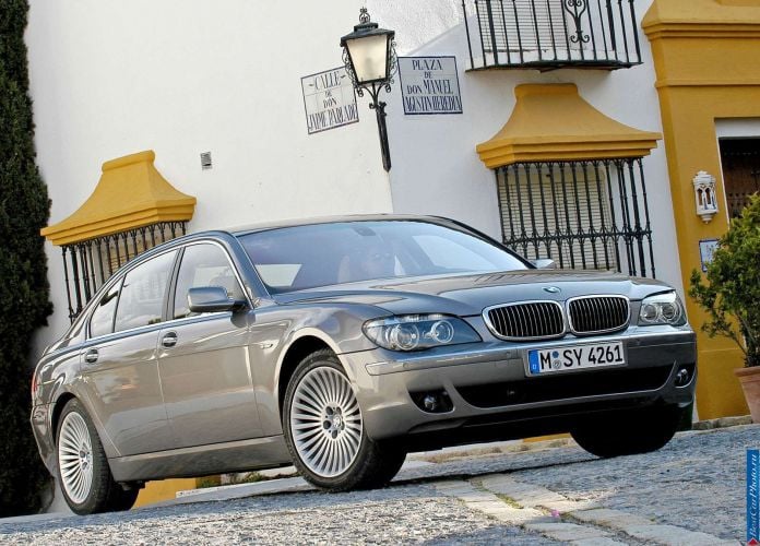 2006 BMW 750Li - фотография 3 из 40