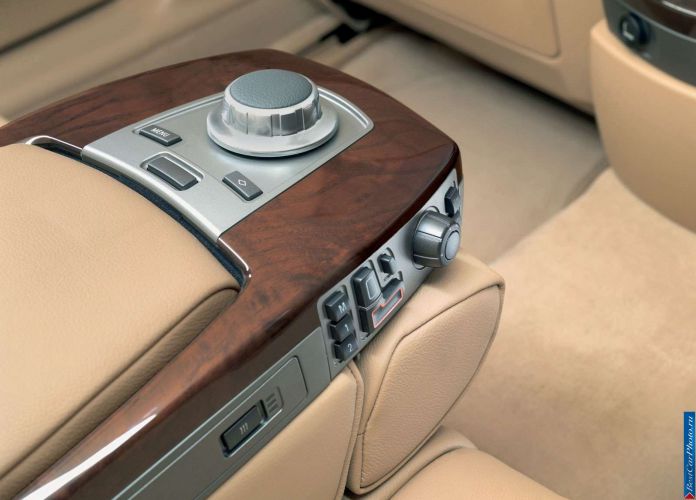 2006 BMW 750Li - фотография 33 из 40 2006 BMW 750Li - фотография 33 из 40