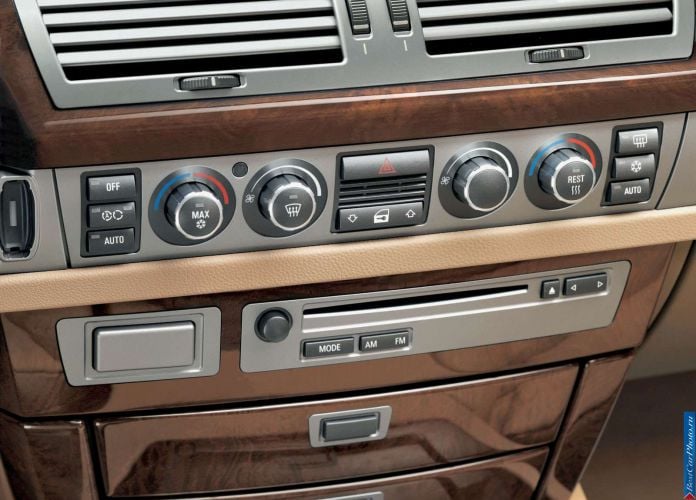 2006 BMW 750Li - фотография 35 из 40 2006 BMW 750Li - фотография 35 из 40