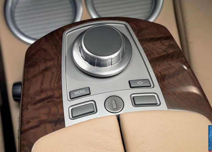 2006 BMW 750Li - фотография 36 из 40 2006 BMW 750Li - фотография 36 из 40