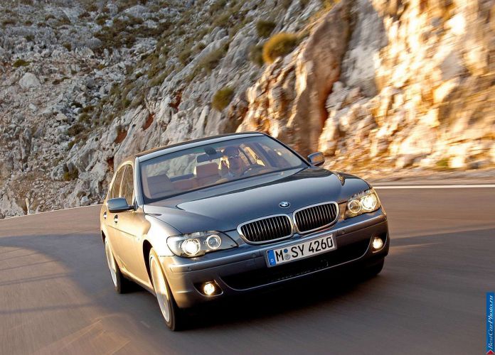 2006 BMW 750i - фотография 9 из 19 2006 BMW 750i - фотография 9 из 19