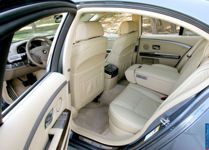 2006 BMW 750i - фотография 17 из 19 2006 BMW 750i - фотография 17 из 19