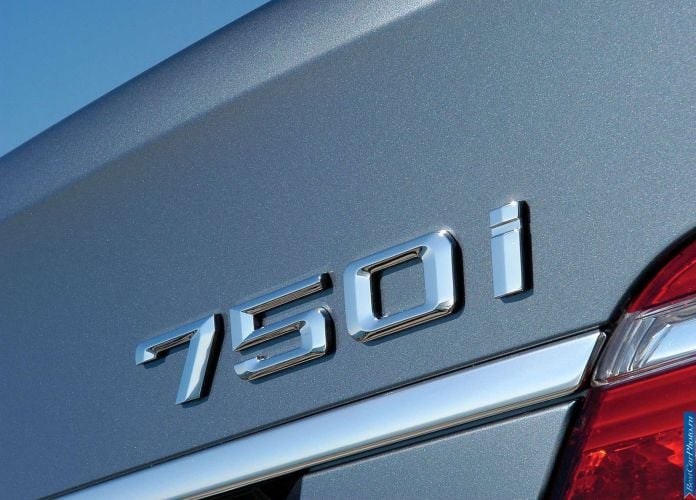 2006 BMW 750i - фотография 18 из 19