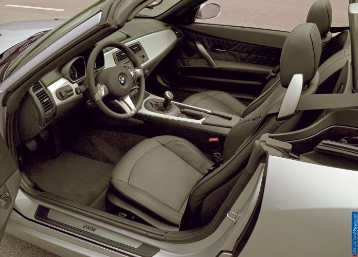 2006 BMW Z4 Roadster - фотография 28 из 32 2006 BMW Z4 Roadster - фотография 28 из 32