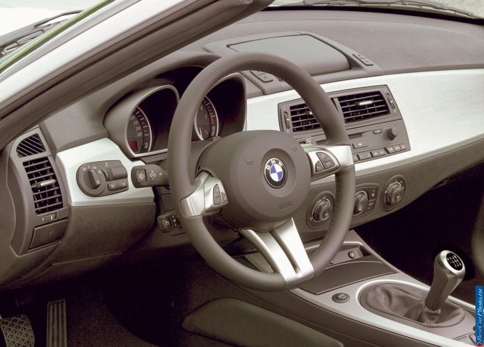 2006 BMW Z4 Roadster - фотография 30 из 32 2006 BMW Z4 Roadster - фотография 30 из 32