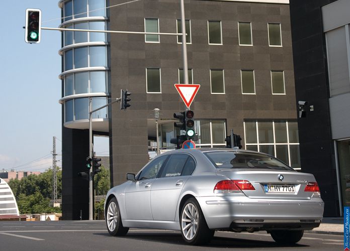 2007 BMW 7-series Hydrogen - фотография 14 из 31