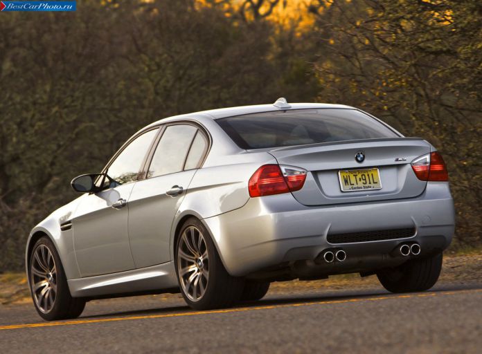 2008 BMW M3 Sedan US-version - фотография 3 из 28