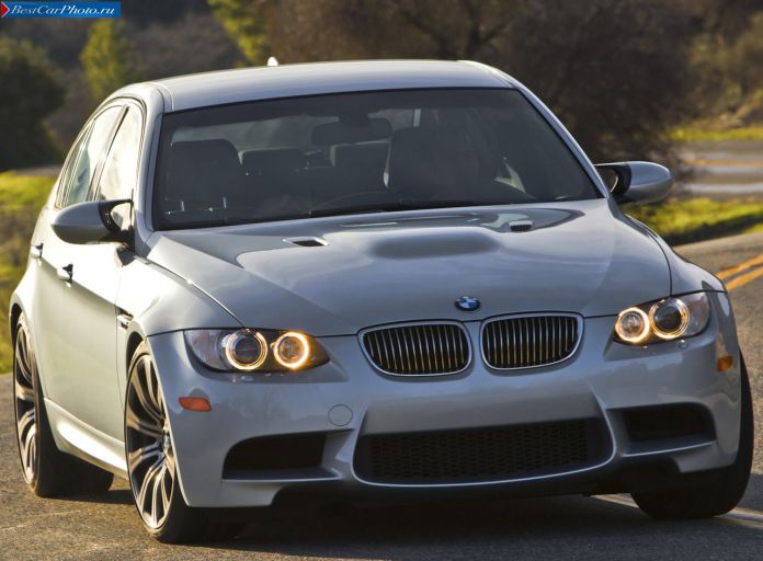 2008 BMW M3 Sedan US-version - фотография 19 из 28