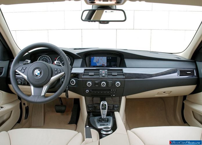2008 BMW 530i Sedan - фотография 39 из 72