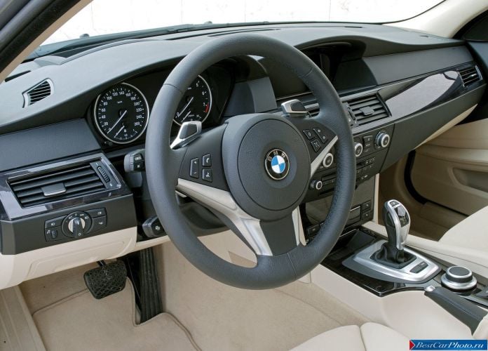 2008 BMW 530i Sedan - фотография 42 из 72
