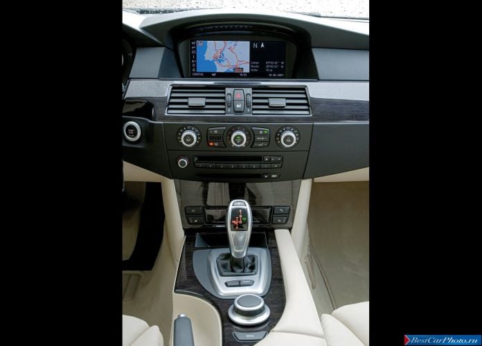 2008 BMW 530i Sedan - фотография 70 из 72 2008 BMW 530i Sedan - фотография 70 из 72
