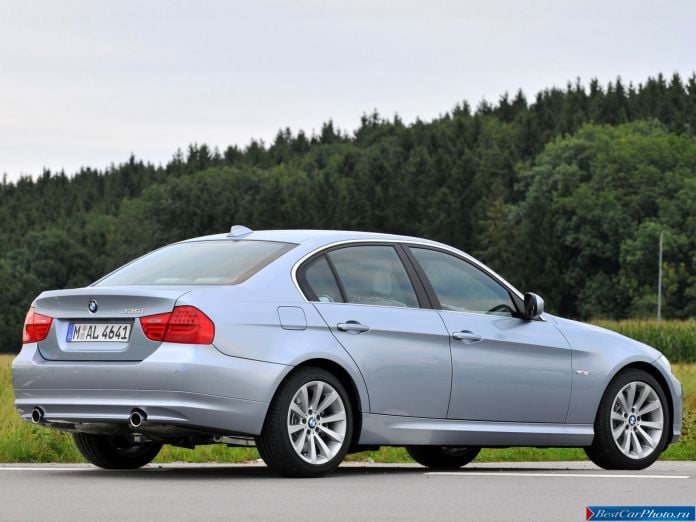 2009 BMW 3-series Sedan - фотография 9 из 33