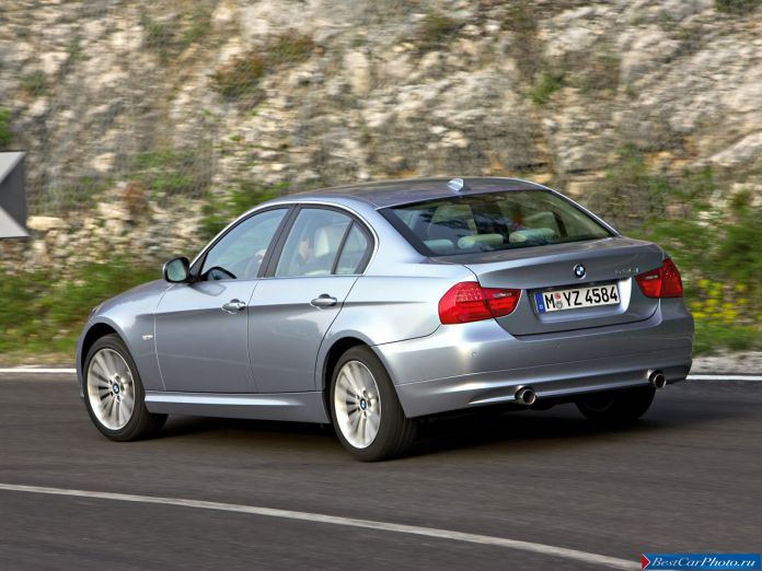 2009 BMW 3-series Sedan - фотография 12 из 33