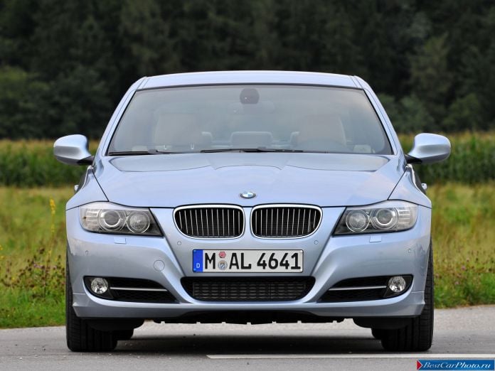 2009 BMW 3-series Sedan - фотография 14 из 33