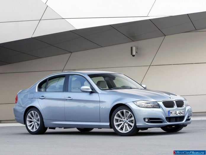 2009 BMW 3-series Sedan - фотография 17 из 33