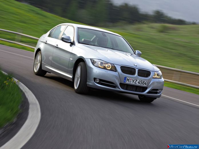 2009 BMW 3-series Sedan - фотография 19 из 33