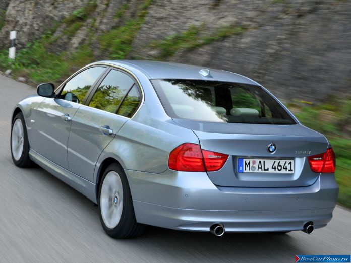 2009 BMW 3-series Sedan - фотография 24 из 33