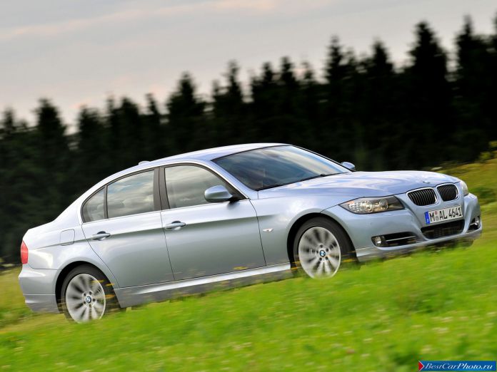 2009 BMW 3-series Sedan - фотография 25 из 33