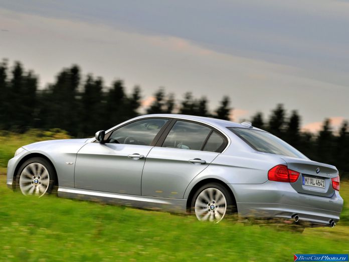 2009 BMW 3-series Sedan - фотография 26 из 33