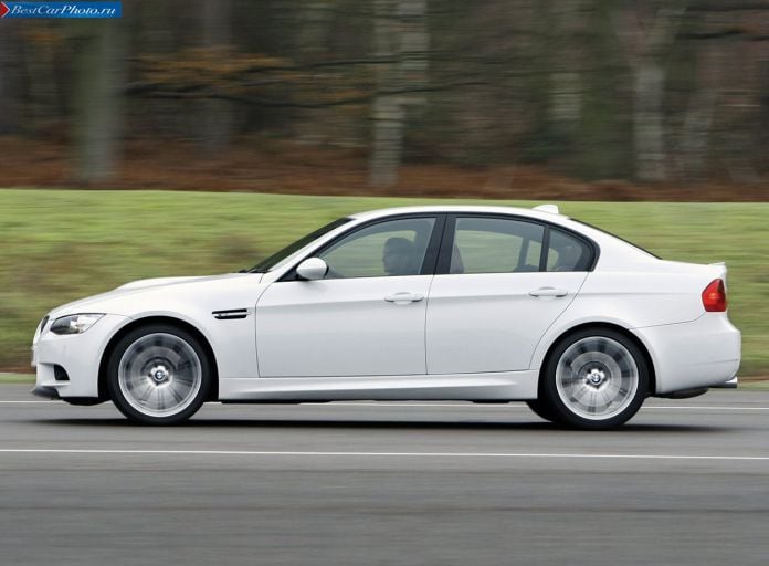 2009 BMW M3 Sedan UK-version - фотография 7 из 14